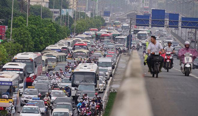 Khu vực nội đô Hà Nội đang bị quá tải do mật độ dân cư đông đúc. Ảnh: Dũng Minh