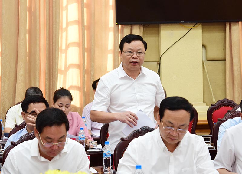 Bí thư Huyện ủy Thanh Oai Đinh Trường Thọ phát biểu tại hội nghị.