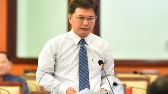 Bí thư Quận ủy quận Thủ Đức Nguyễn Mạnh Cường phát biểu tại hội nghị. Ảnh: VIỆT DŨNG