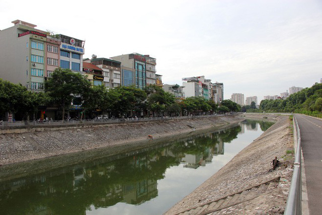 Phía Công ty TNHH MTV Thoát nước Hà Nội cho biết, đang trình UBND TP Hà Nội phương án bổ sung nước từ sông Hồng vào hồ Tây. Từ nguồn nước đó, sẽ cho xả trực tiếp từ hồ vào sông Tô Lịch thường xuyên.