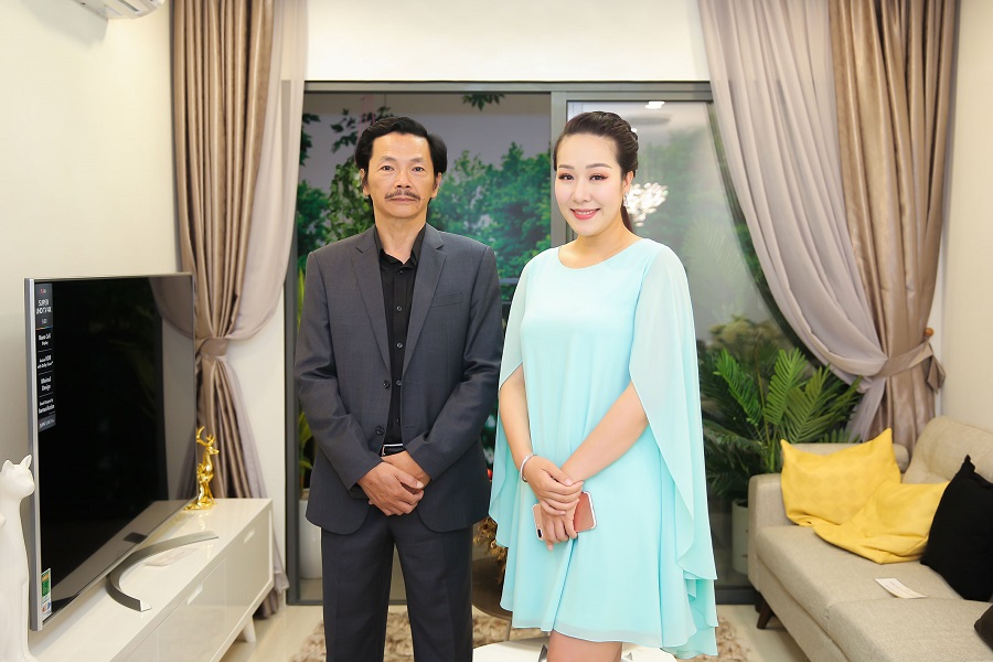 Sự kiện cũng là dịp Hoa hậu Ngô Phương Lan gặp lại NSƯT Trung Anh, cả hai đều là khách mời đặc biệt của buổi toạ đàm và được khám phá không gian sống thông minh của căn hộ mẫu Vinhomes Smart City.