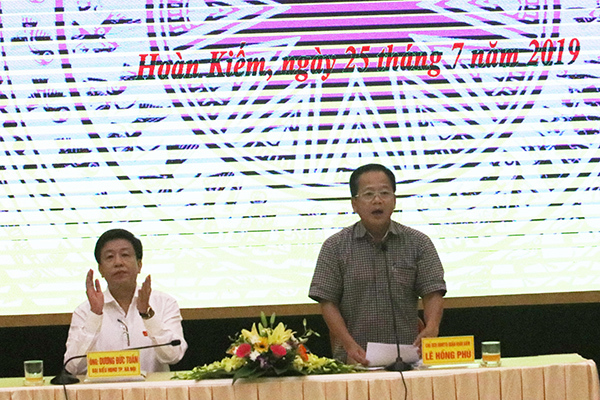 Chủ tịch MTTQ Việt Nam quận Hoàn Kiếm Lê Hồng Phú thông báo lý do Chủ tịch Hà Nội vắng mặt
