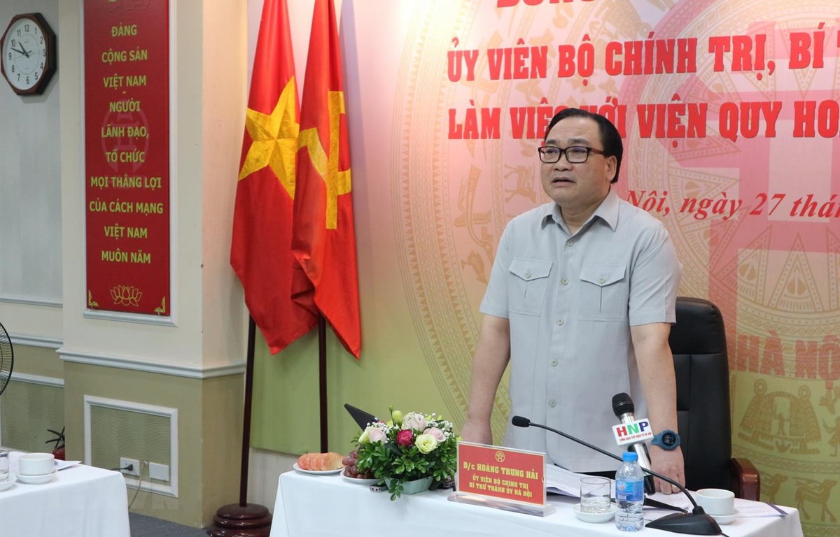 Bí thư thành ủy Hà Nội Hoàng Trung Hải phát biểu chỉ đạo tại buổi làm việc. (Ảnh Mạnh Khánh/TTXVN)
