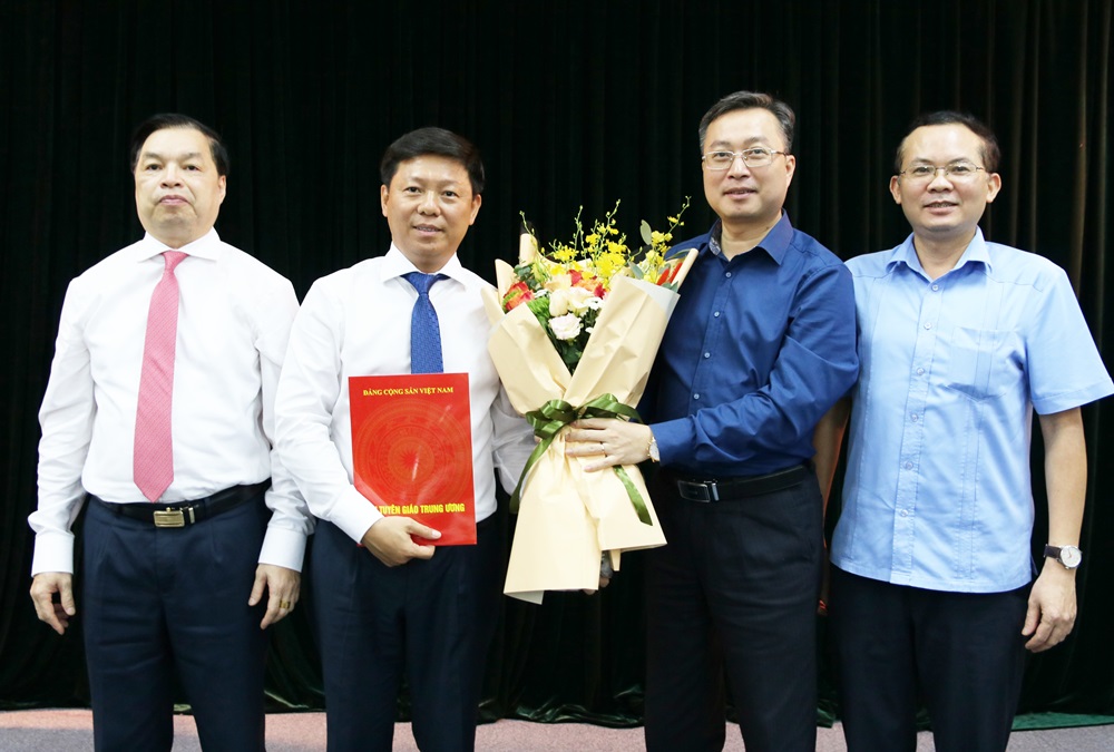 Lãnh đạo Ban Tuyên giáo Trung ương chúc mừng ông Trần Thanh Lâm