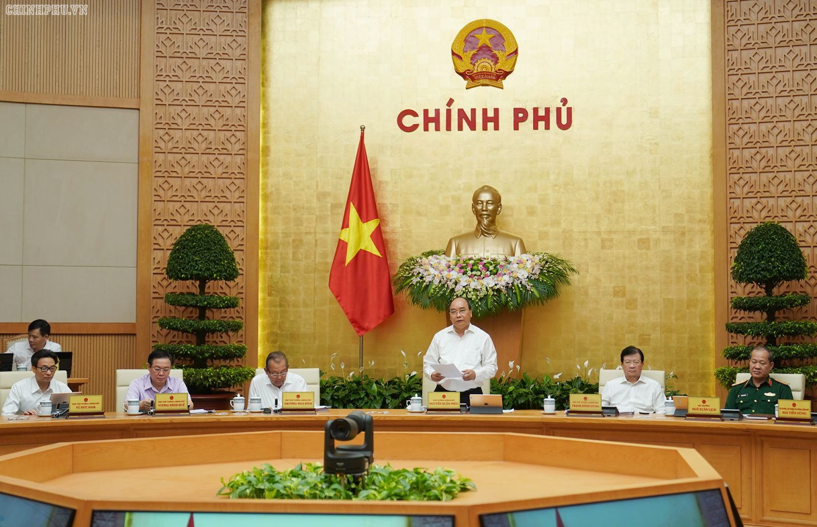 Thủ tướng chủ trì phiên họp Chính phủ tháng 7/2019. Ảnh: VGP/Quang Hiếu