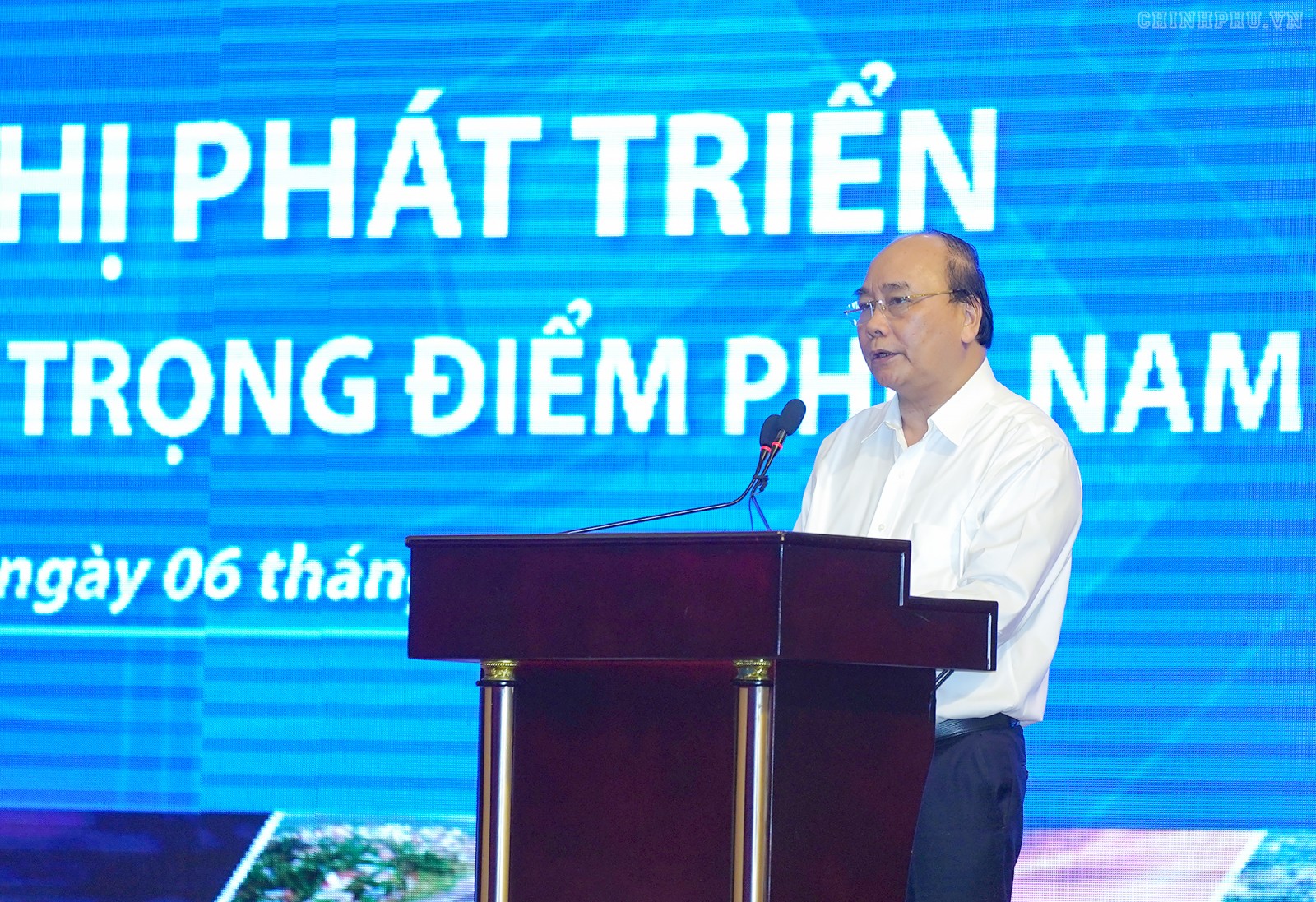 Thủ tướng Nguyễn Xuân Phúc phát biểu tại hội nghị - Ảnh: VGP/Quang Hiếu