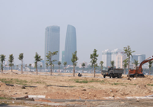 Một dự án ven sông Hàn đang triển khai xây dựng. Ảnh: Nguyễn Đông