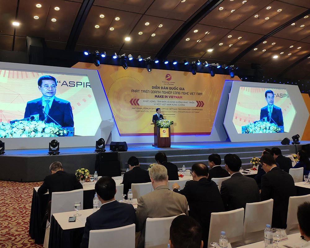 Bộ trưởng Bộ TT&TT Nguyễn Mạnh Hùng phát biểu tại Diễn đàn Quốc gia Phát triển Doanh nghiệp Công nghệ Việt Nam