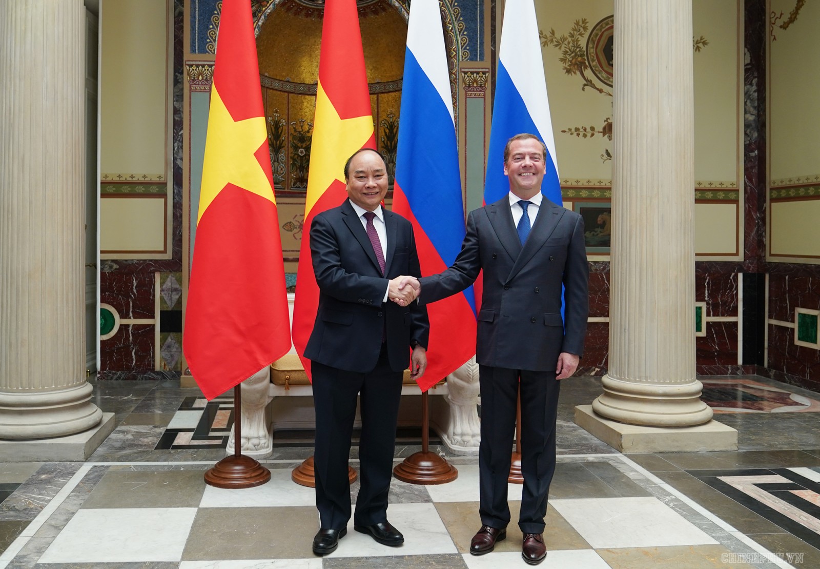 Thủ tướng Nguyễn Xuân Phúc và Thủ tướng Nga D.A. Medvedev. Ảnh: VGP/Quang Hiếu