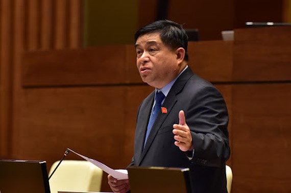 Bộ trưởng Bộ Kế hoạch và Đầu tư Nguyễn Chí Dũng phát biểu làm rõ thêm về việc phân bổ và sử dụng nguồn vốn dự phòng