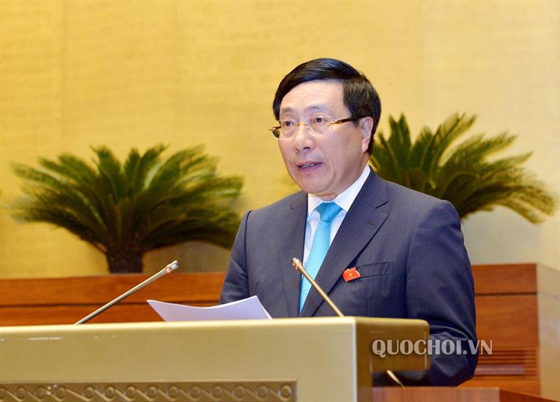 Phó Thủ tướng Phạm Bình Minh trả lời chất vấn của đại biểu Quốc hội sáng 7/6. Ảnh: quochoi.vn