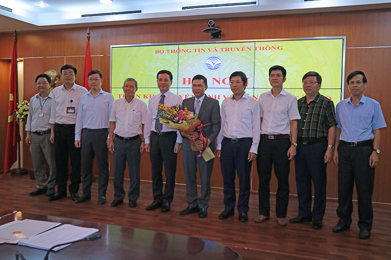 Lãnh đạo Bộ TT&TT và các đơn vị trong Bộ chúc mừng ông Phạm Anh Tuấn