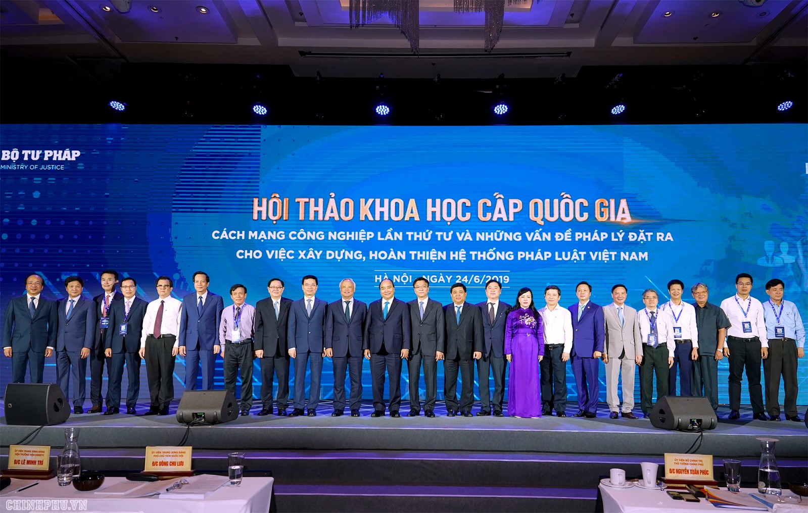Thủ tướng và các đại biểu dự Hội thảo - Ảnh: VGP/Quang Hiếu