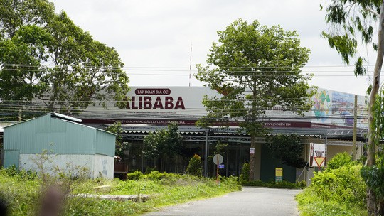 Trụ sở ghi Tập đoàn Địa ốc Alibaba tại xã Châu Pha, thị xã Phú Mỹ