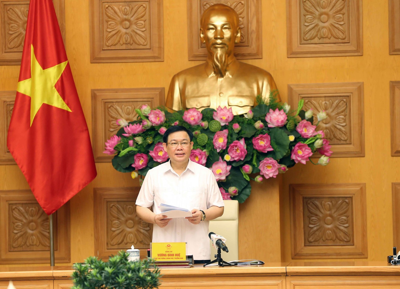 Phó Thủ tướng Vương Đình Huệ phát biểu tại phiên họp - Ảnh: VGP/Thành Chung