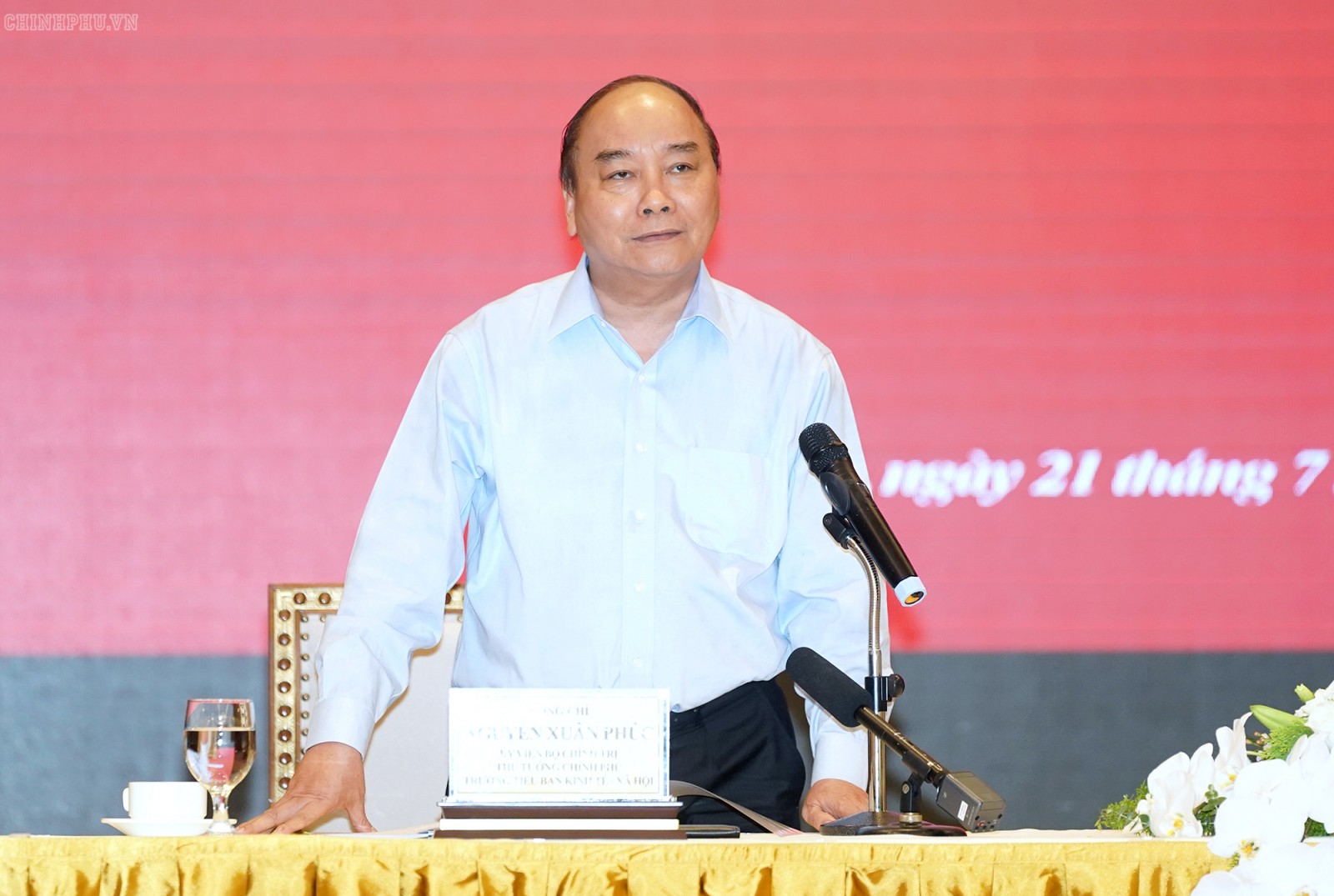 Thủ tướng Nguyễn Xuân Phúc phát biểu tại phiên họp. - Ảnh: VGP/Quang Hiếu
