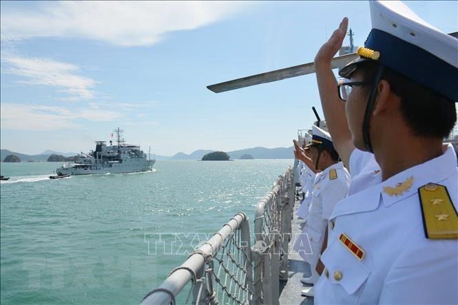 Tàu hộ vệ tên lửa Lý Thái Tổ của Việt Nam tham gia duyệt binh hạm đội trên biển với sự hiện diện của 27 tàu thuộc các lực lượng trên biển của Malaysia và 15 tàu khác đến từ các nước trong và ngoài khu vực, ngày 27/3/2019, trong khuôn khổ Triển lãm Hàng hải và Hàng không quốc tế Langkawi, Malaysia, năm 2019 (LIMA 2019). (Ảnh: TTXVN)