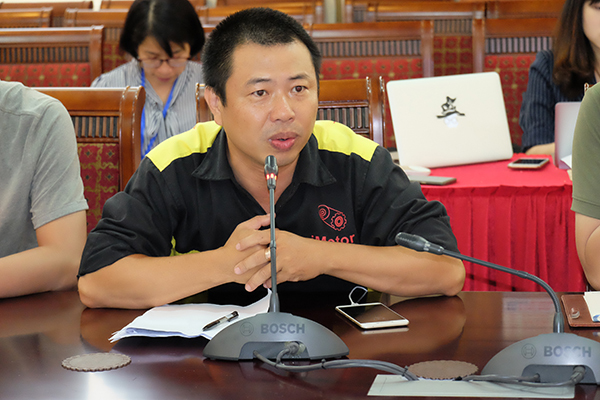 Nhiều câu hỏi được các start-up đặt ra cho Bộ trưởng Nguyễn Mạnh Hùng. Ảnh: Trọng Đạt