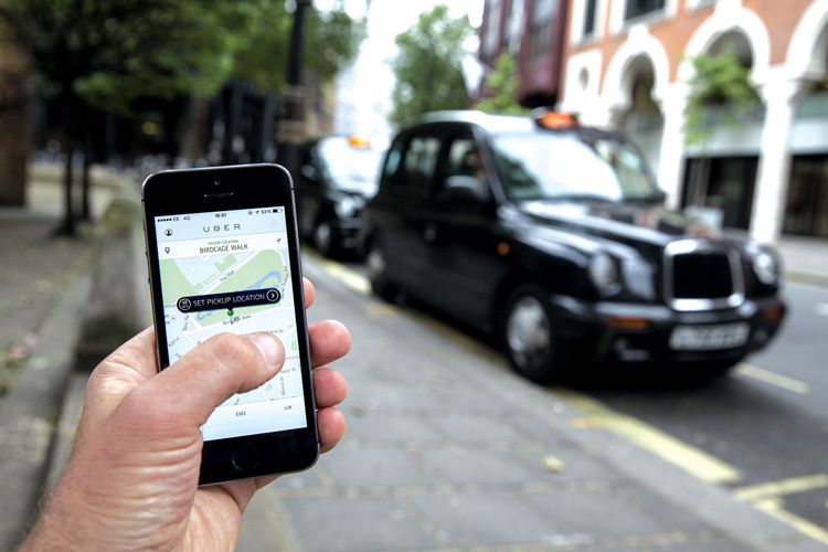 Xe taxi công nghệ đang được nhiều người chọn lựa