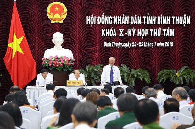 Ông Trương Quang Hai, Phó Chủ tịch HĐND tỉnh Bình Thuận, điều hành phiên thảo luận về tình hình kinh tế - xã hội. (Nguồn: binhthuan.gov)