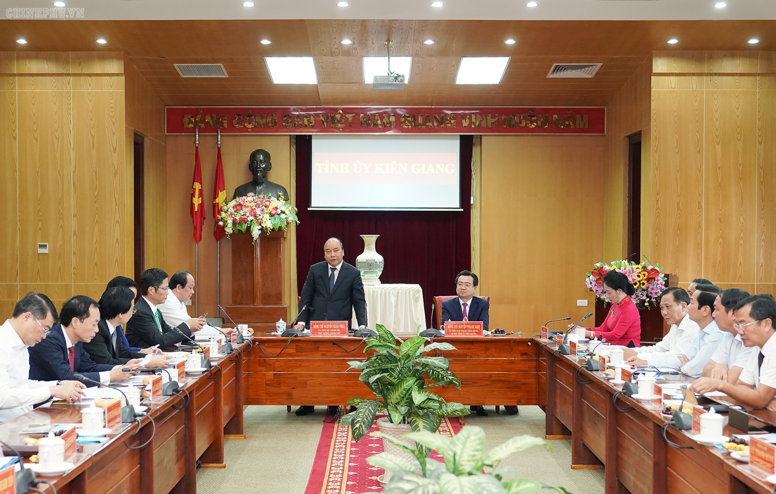 Thủ tướng làm việc với lãnh đạo chủ chốt của tỉnh Kiên Giang - Ảnh: VGP/Quang Hiếu