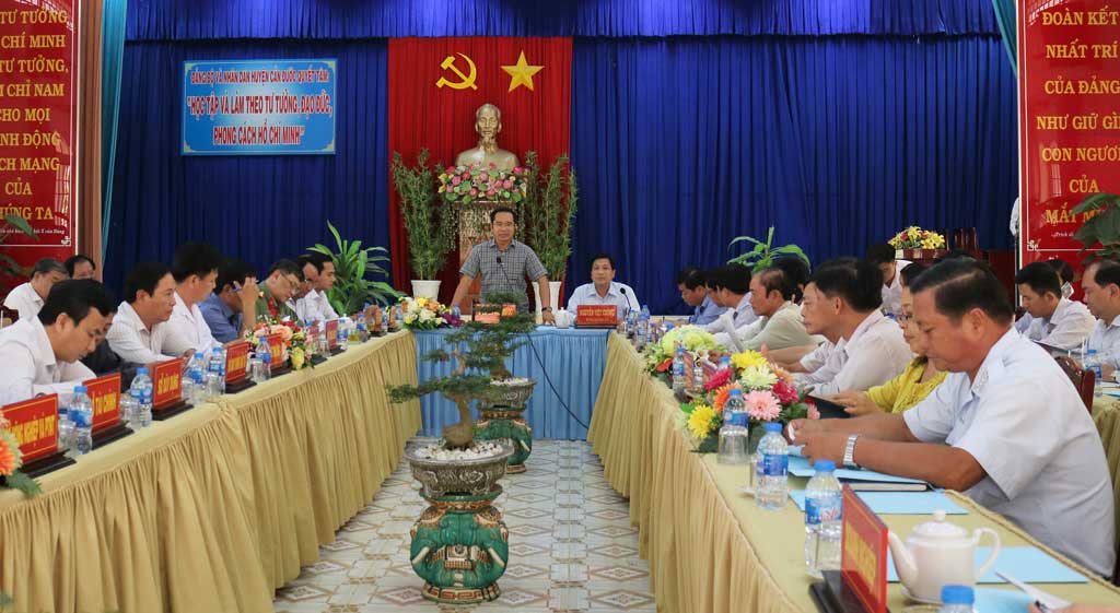 Phó Chủ tịch UBND tỉnh - Nguyễn Văn Được yêu cầu các sở,p/ban, ngành tỉnh, các địa phương phải phối hợp chặt chẽ, đẩy nhanh tiến độ bồi thường, giải phóng mặt bằng, tái định cư trên địa bàn
