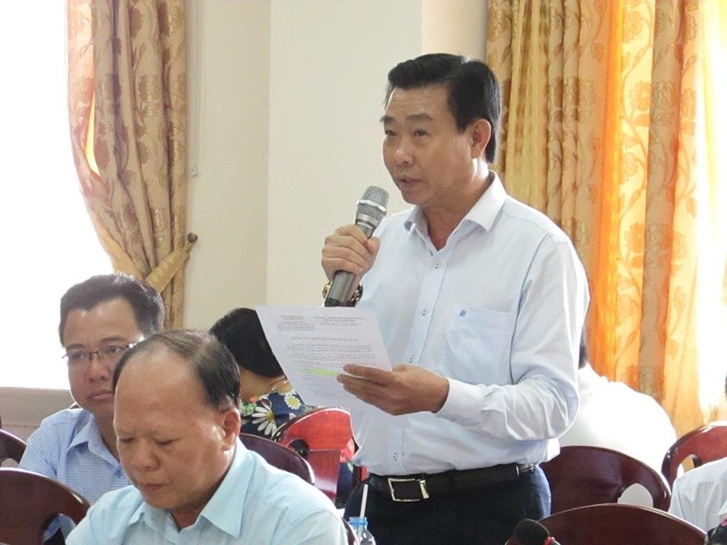Phó Giám đốc Sở TNMT Nguyễn Thanh Hòa thông tin một số vấn đề liên quan tại cuộc họp. Ảnh: NN