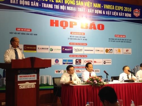 VNREA chairman Nguyễn Trần Nam speaks at a press conference to introduce the Việt Nam International Real Estate Exhibition 2016. — VNA Photo