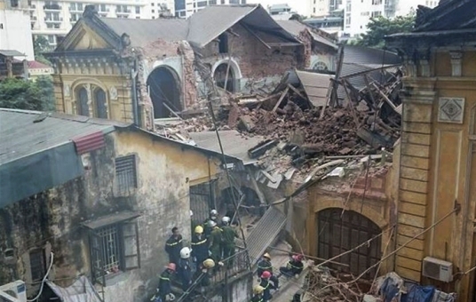 Vụ sập nhà 105 Trần Hưng Đạo khiến 2 người tử vong.