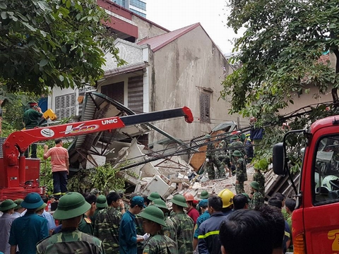 Hiện trường vụ sập nhà ở phố Cửa Bắc, Hà Nội.