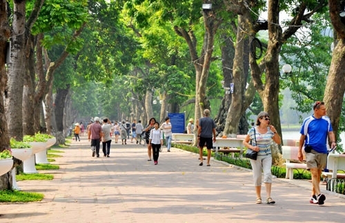 Vào các buổi tối 3 ngày cuối tuần, khu phố quanh hồ Hoàn Kiếm sẽ được tổ chức thành phố đi bộ.