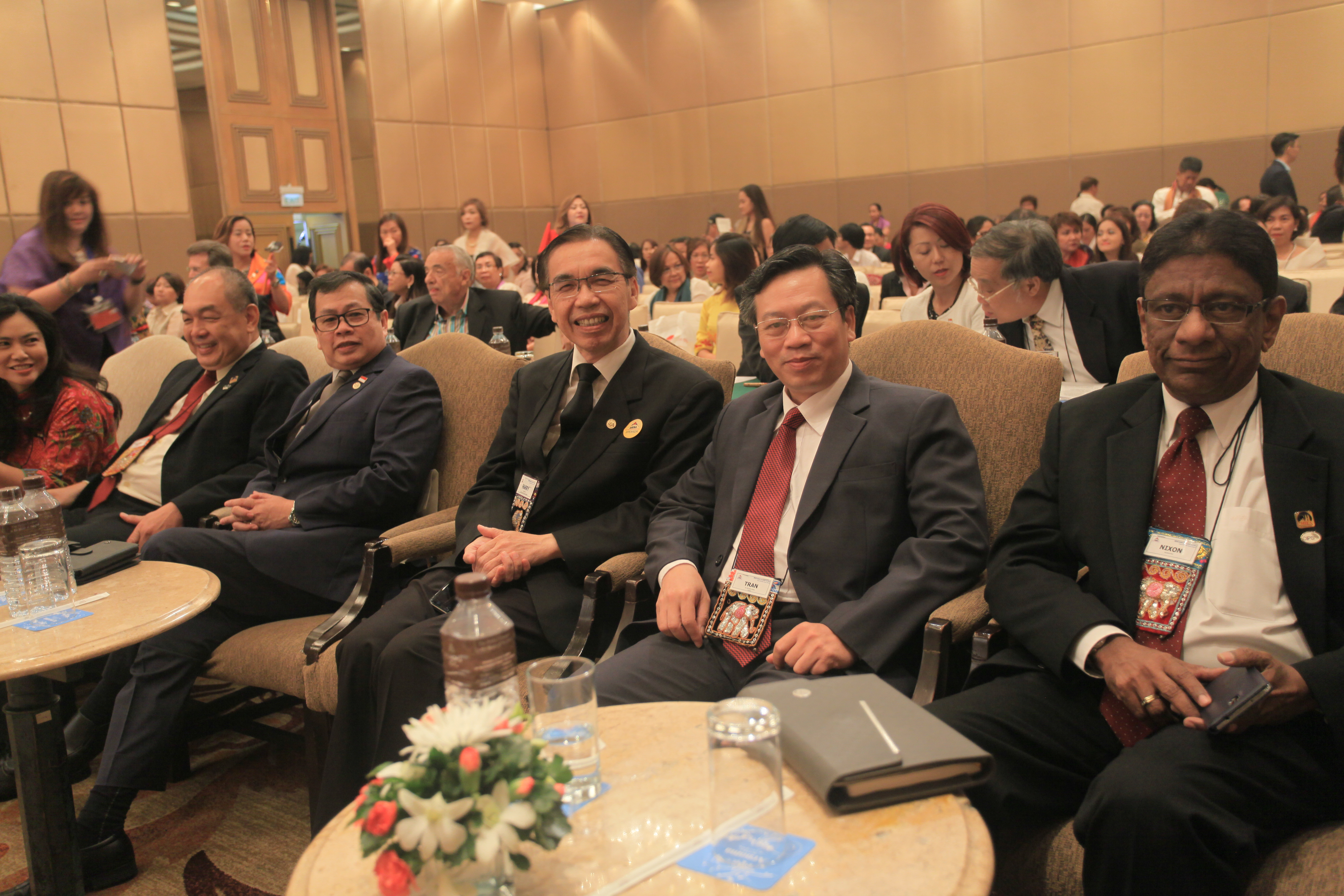 TS. Trần Ngọc Quang, Tổng Thư ký Hiệp hội BĐS Việt Nam cùng đại biểu Hiệp hội BĐS các nước.