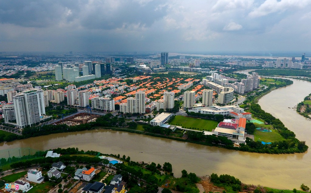 Cốt lõi và đẳng cấp nhất khu vực quận 7 vẫn là Khu đô thị Phú Mỹ Hưng. Khu đô thị có diện tích trên 6 km2 được xem là đô thị sinh thái tốt nhất tại TP HCM, và là nơi tập trung nhiều cư dân có thu nhập cao.