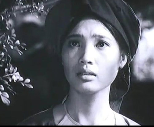 NSƯT Lê Vân gây dấu ấn với vai diễn chị Dậu trong bộ phim cùng tên. 