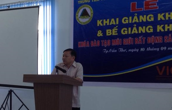 Ông Nguyễn Văn Khôi, Nguyên Phó Chủ tịch UBND TP. Hà Nội, Phó Chủ tịch Hiệp hội BĐS Việt Nam cho biết, Chương trình đào tạo môi giới BĐS chuyên nghiệp được tổ chức với mục tiêu nâng cao chất lượng nguồn nhân lực của thị trường BĐS.