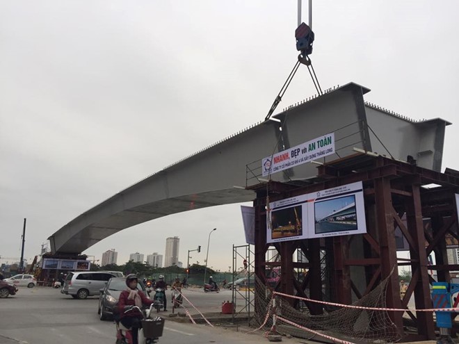 Dự án cầu vượt Hoàng Minh Giám thuộc gói thầu số 4 xây dựng nút giao Trung Hòa hoàn chỉnh do Ban quản lý Dự án Thăng Long làm chủ đầu tư.