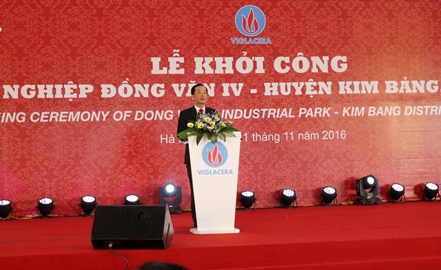 Ủy viên Trung ương Đảng – Bộ trưởng Bộ Xây dựng Phạm Hồng Hà phát biểu chỉ đạo
và phát lệnh khởi công Khu công nghiệp Đồng Văn IV.