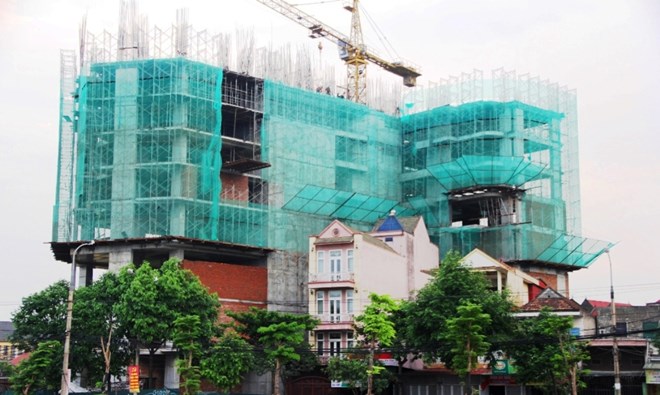 Nhiều chung cư cao tầng ở Nghệ An vẫn tiến hành xây dựng công khai khi chưa được cấp phép.