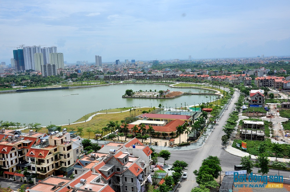 Dự án Khu đô thị Thành phố giao lưu với quy mô rộng 95ha, có vị trí đắc địa trên mặt đường Phạm Văn Đồng.