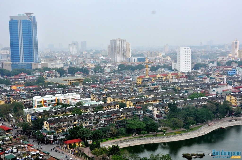 Hàng loạt các chung cư cũ khu Thành Công (Ba Đình, Hà Nội) đang trong tình trạng xuống cấp nghiêm trọng.