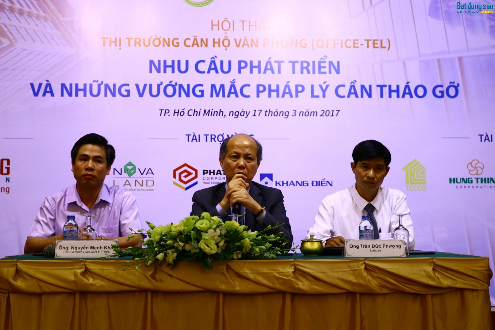 Phần thảo luận với sự chủ trì của ông Nguyễn Trần Nam.