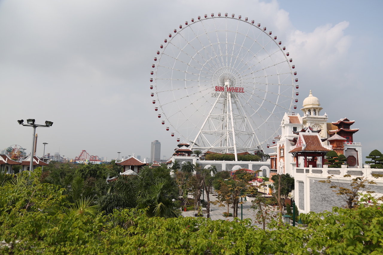 Không chỉ nổi tiếng là công viên giải trí hàng đầu khu vực với những trò chơi cảm giác mạnh, Asia Park đang dần được biết đến là một “lá phổi xanh” đang hình thành trong lòng thành phố bên sông Hàn.