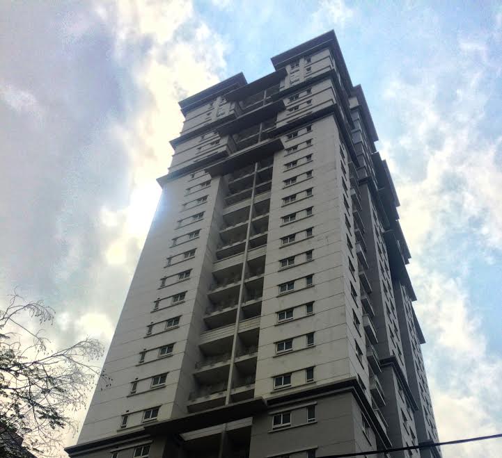 1 / 4
Khu TĐC D4 - Tạ Quang Bửu, cao 24 tầng do Công ty CP Tu tạo và Phát triển nhà làm chủ đầu tư dù đã xây xong gần chục năm nay vẫn… bỏ hoang chờ nghiệm thu.