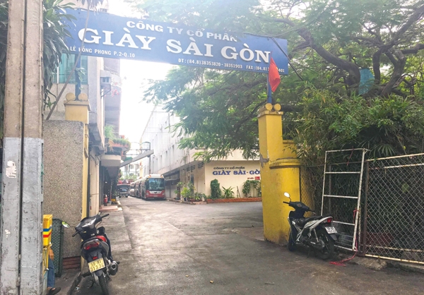 Ngoài khu đất mà Thành Bưởi thuê làm bến xe, bên trong khuôn viên Công ty CP Giày Sài Gòn cũng được Thành Bưởi sử dụng để đỗ xe khi chờ xuất bến.