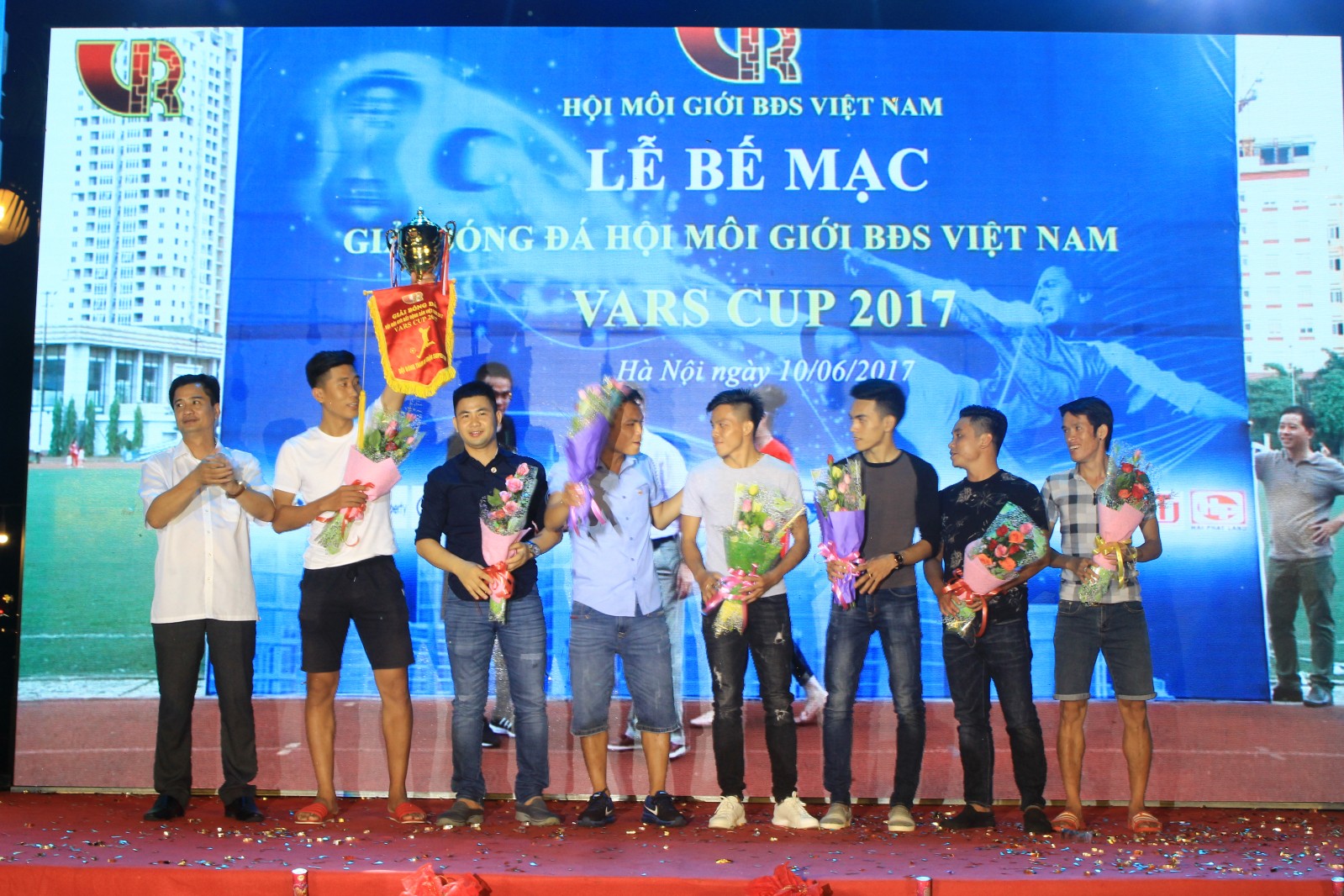 Vạn Xuân Group xứng đáng là đội nhận siêu cup năm 2017.