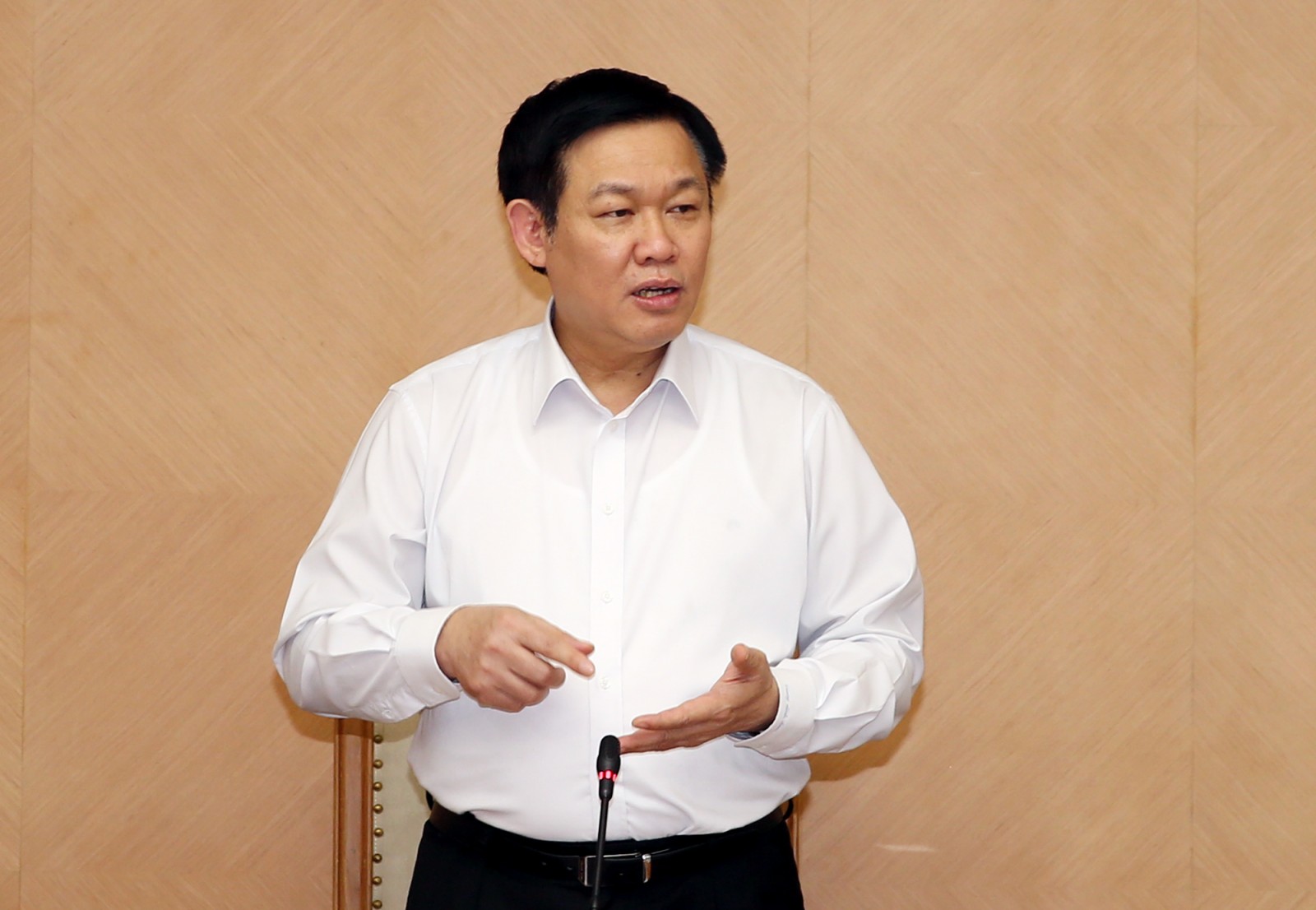 Phó Thủ tướng Vương Đình Huệ yêu cầu Bộ trưởng Bộ KH&ĐT tổ chức kiểm điểm trách nhiệm các cá nhân, tập thể trong việc chậm giải ngân vốn đầu tư công. Ảnh: VGP/Thành Chung.