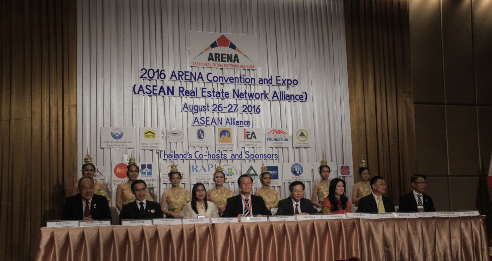 VNREA hợp tác với nhiều Hiệp hội nghề nghiệp quốc tế. Trong ảnh: Hiệp hội Bất động sản Việt Nam tham gia Liên minh các Hiệp hội BĐS ASEAN.