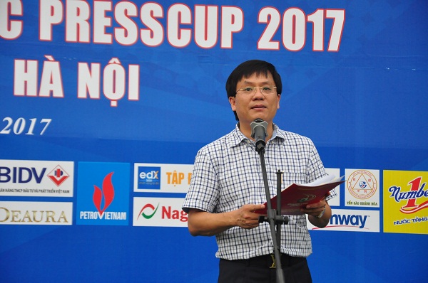 Nhà báo Hồ Minh Chiến - Tổng Biên tập Báo Gia đình Việt Nam, Trưởng Ban tổ chức giải công bố khai mạc bóng đá các cơ quan báo chí toàn quốc Press Cup 2017.