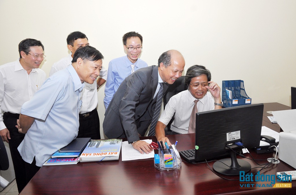 Ông Nguyễn Trần Nam – Nguyên Thứ trưởng Bộ Xây dựng, Chủ tịch Hiệp hội cùng ban thường vụ Hiệp hội đã tớip/thăm Tòa soạn Tạp chí.
