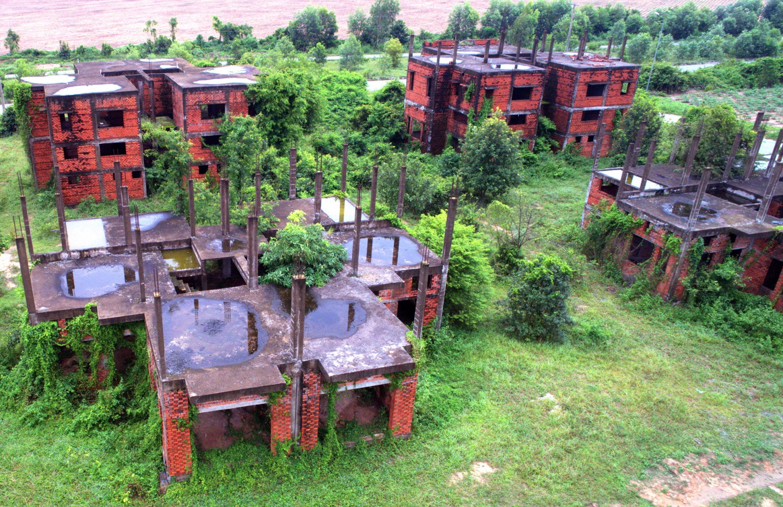 Một dự án bỏ hoang ở khu đô thị Nhơn Trạch, huyện Nhơn Trạch (Đồng Nai). Ảnh: Quang Lê.